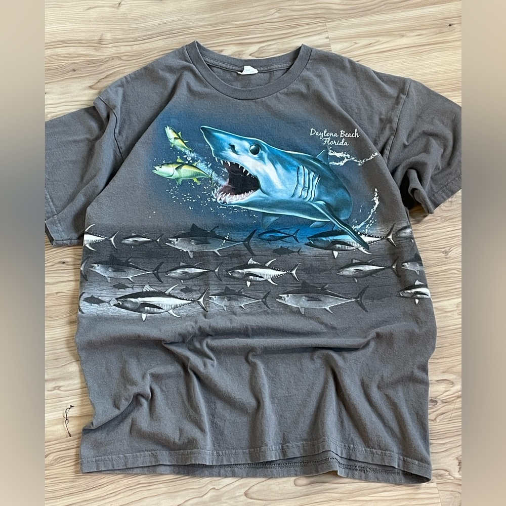 Daytona Beach Florida Shark Wrap Around Print Tee Size L